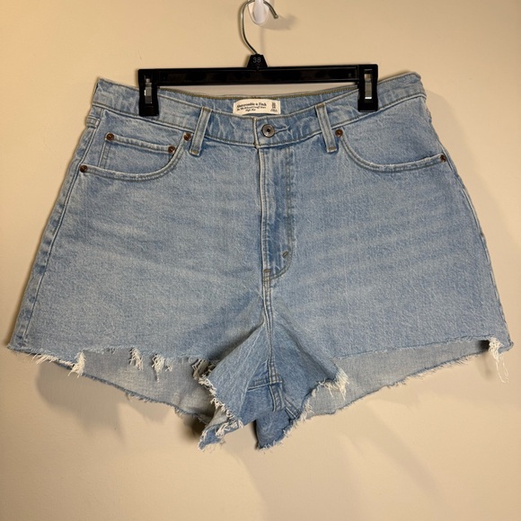 Abercrombie & Fitch Pants - NWOT Abercrombie & Fitch 90s Relaxed Rise Rise Curve Love Jeans Short - Size 32
